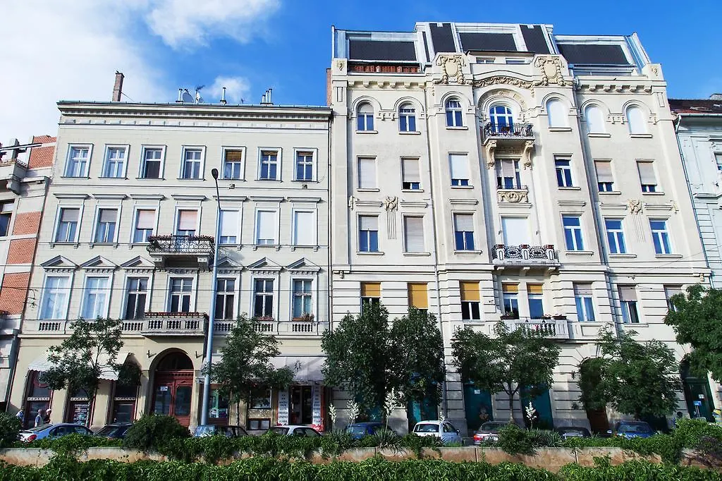 Pelicanstay At Riverside Danube Budapest