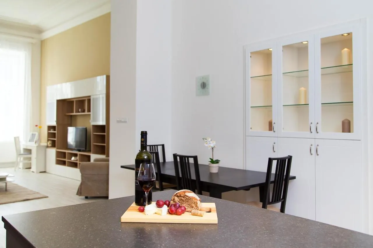 Pelicanstay At Riverside Danube Budapest
